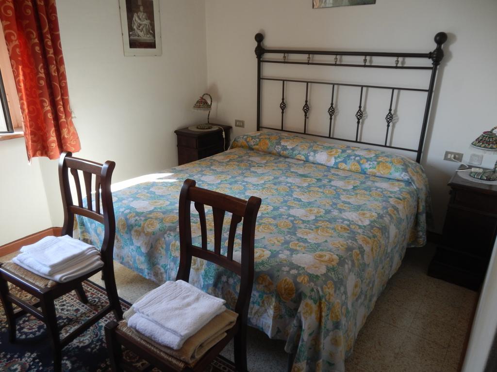 Residence Il Colle Collestrada Стая снимка